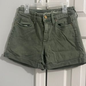 Green target shorts